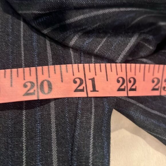 Hugo Boos wool striped man’s suit jacket and pants - Picture 12 of 13